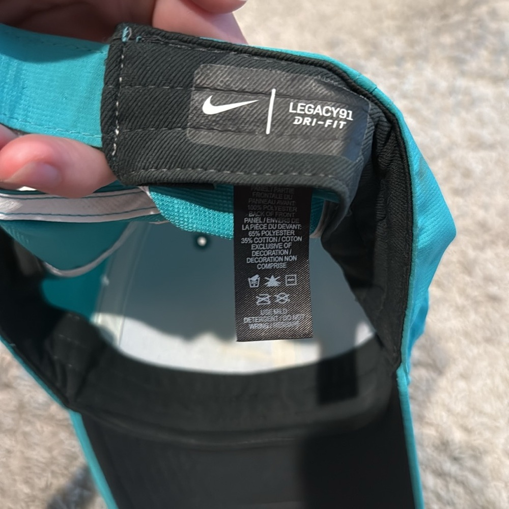 Turquoise Nike Cap - Picture 3 of 3